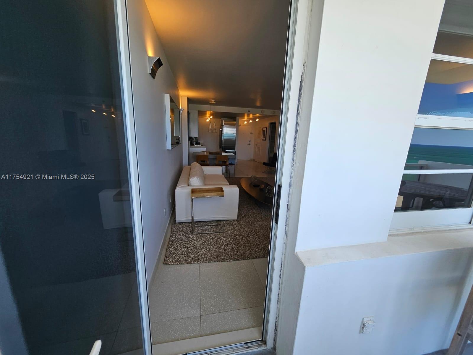 THE DECOPLAGE CONDO - Residential