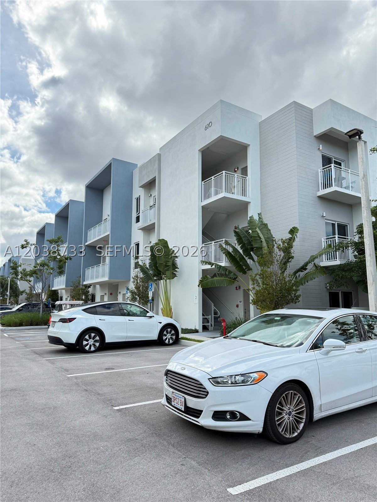 610 NE 2nd St 305