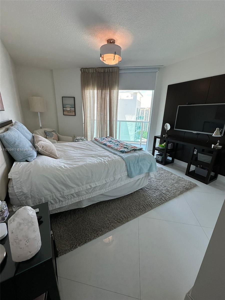 ST TROPEZ ON THE BAY II C - Residential Lease