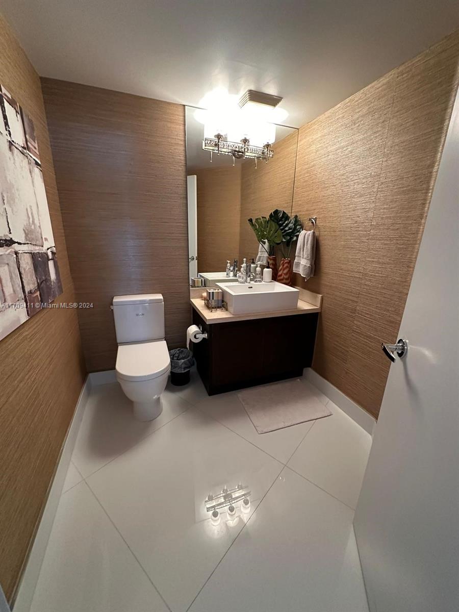 ST TROPEZ ON THE BAY II C - Residential Lease