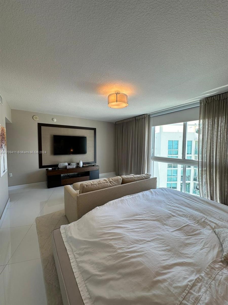 ST TROPEZ ON THE BAY II C - Residential Lease