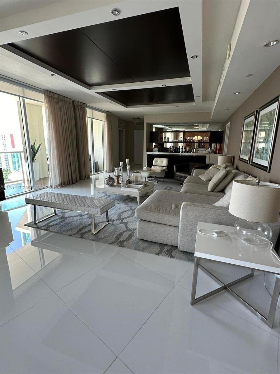 ST TROPEZ ON THE BAY II C - Residential Lease