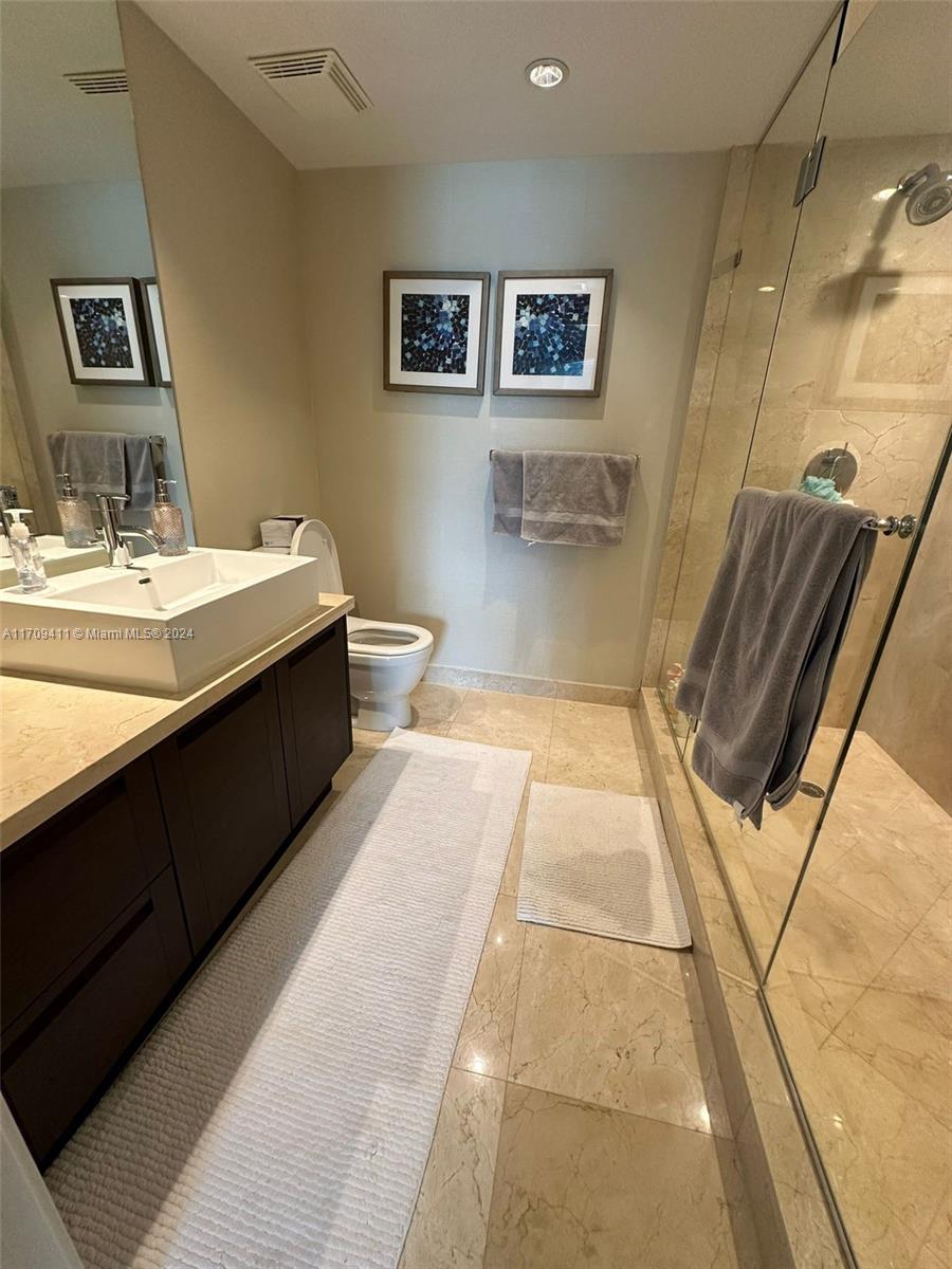 ST TROPEZ ON THE BAY II C - Residential Lease