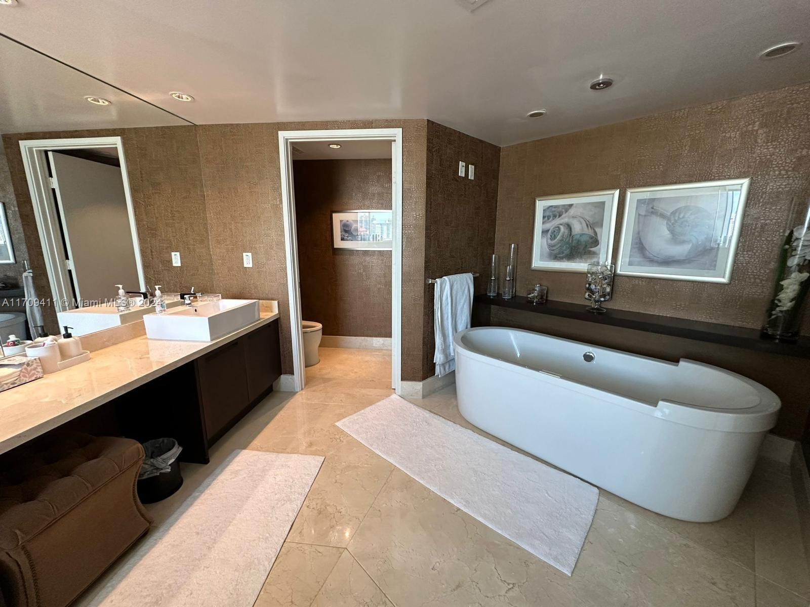 ST TROPEZ ON THE BAY II C - Residential Lease