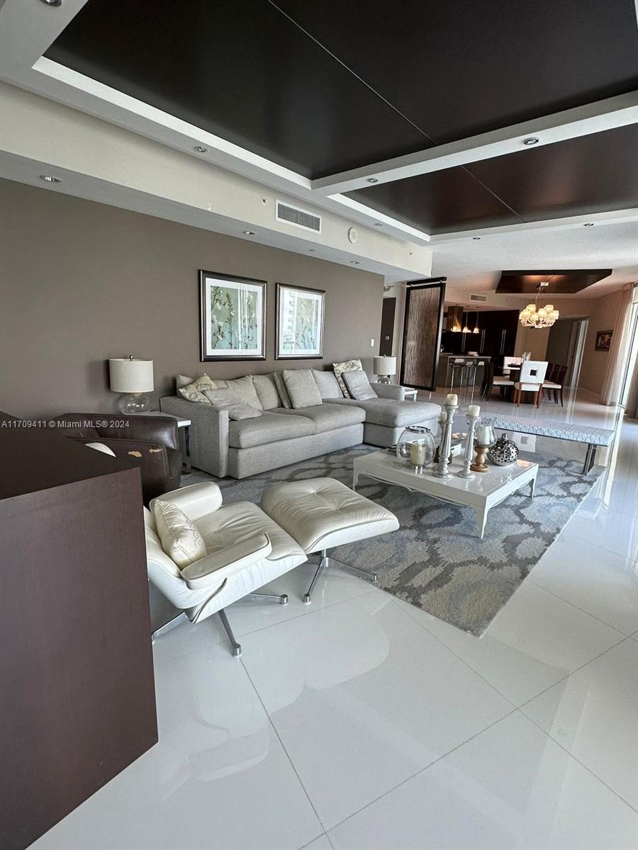 ST TROPEZ ON THE BAY II C - Residential Lease