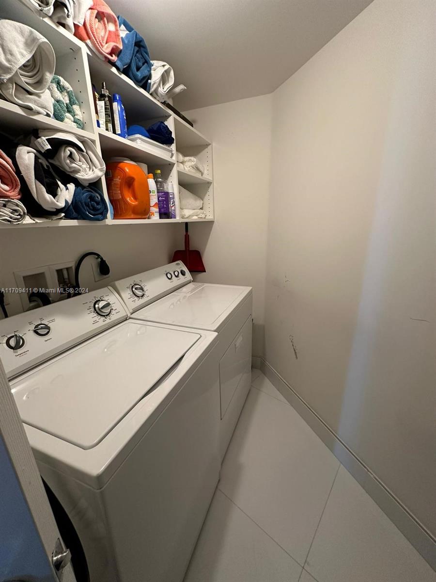 ST TROPEZ ON THE BAY II C - Residential Lease