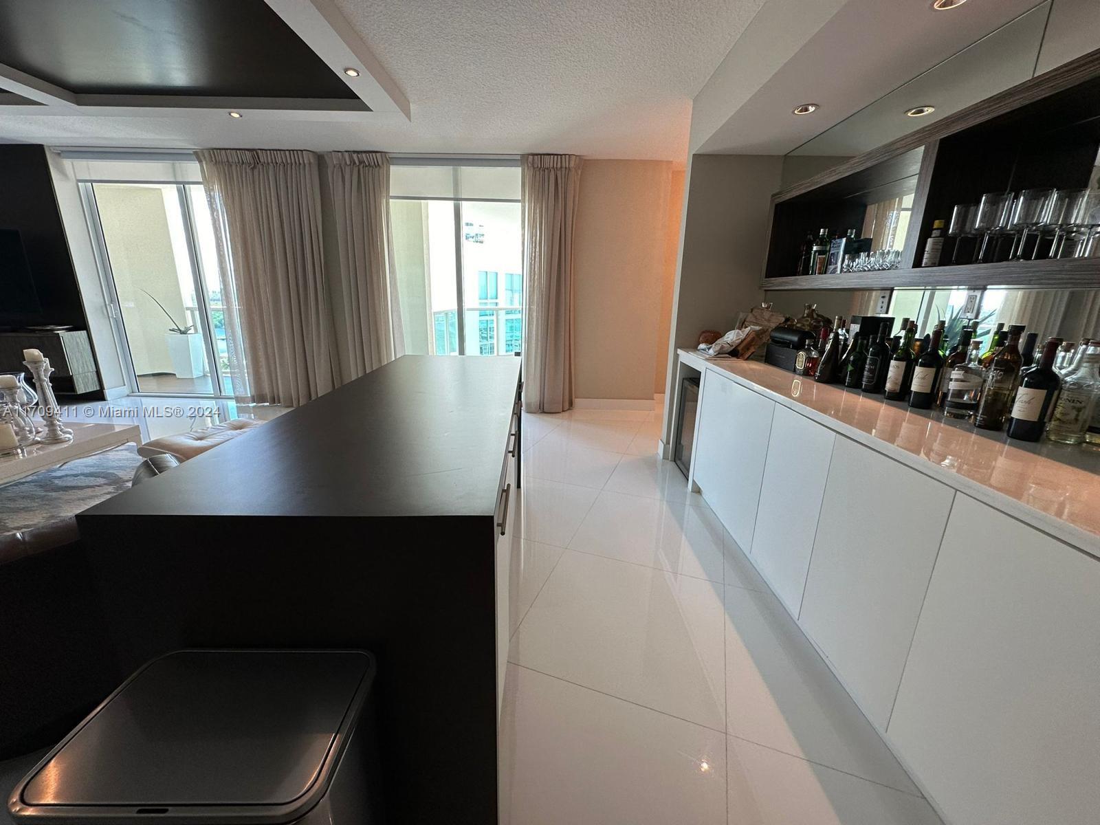 200 Sunny Isles Blvd 2-UPH2