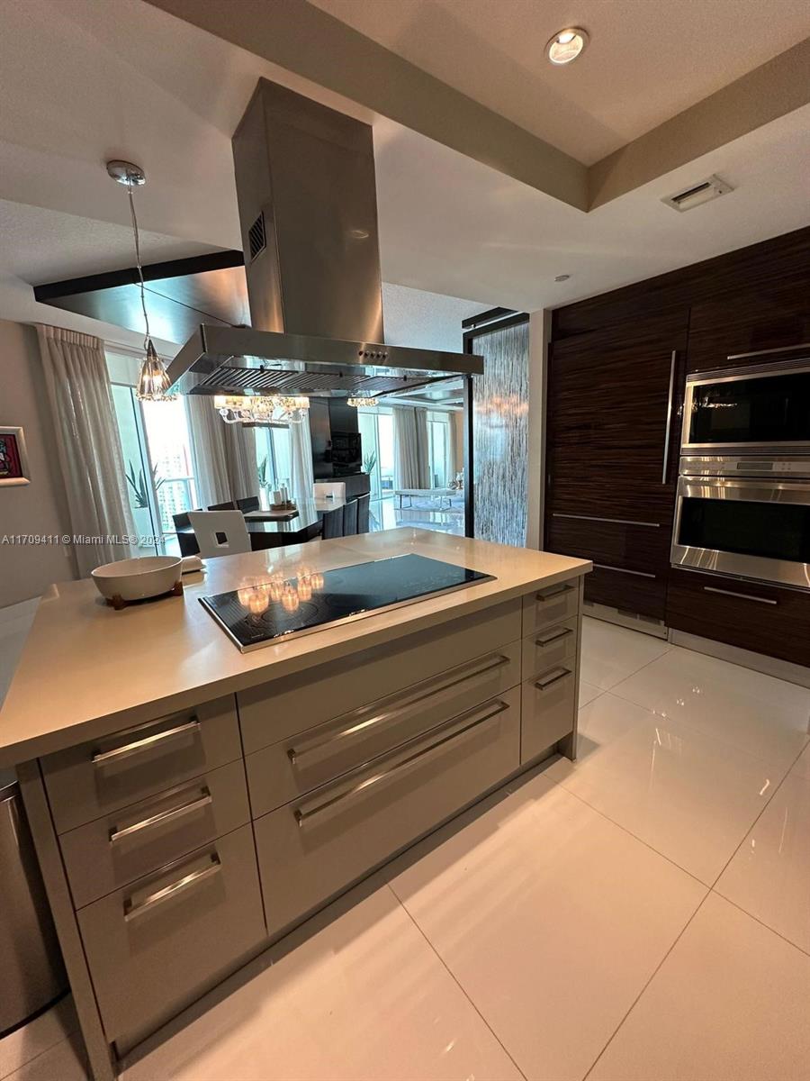 200 Sunny Isles Blvd 2-UPH2