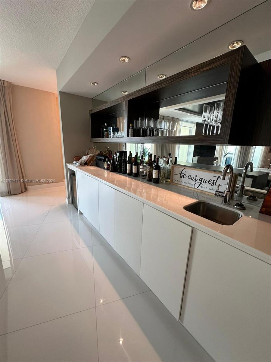 ST TROPEZ ON THE BAY II C - Residential Lease