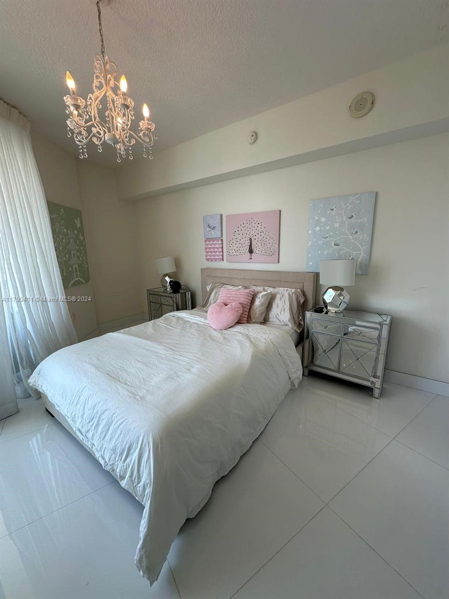 ST TROPEZ ON THE BAY II C - Residential Lease