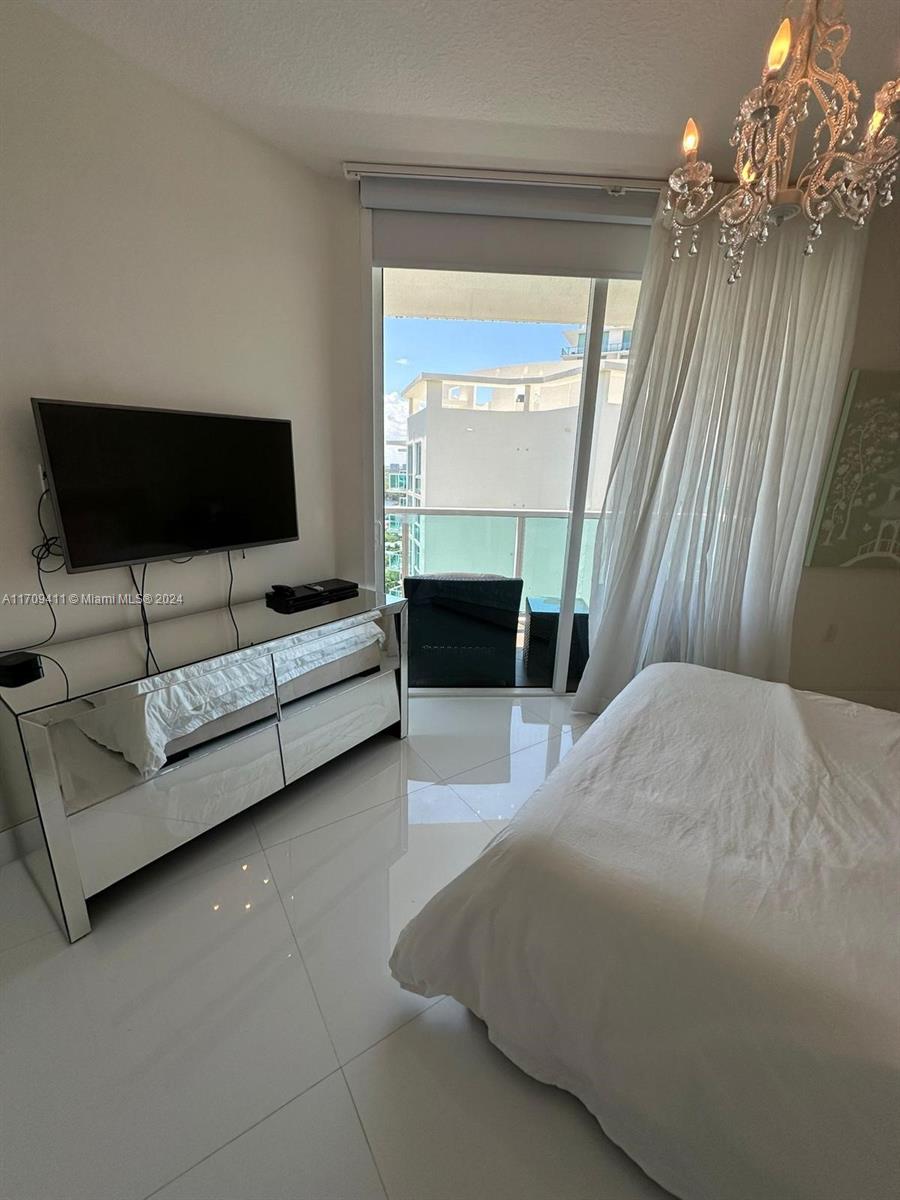 ST TROPEZ ON THE BAY II C - Residential Lease