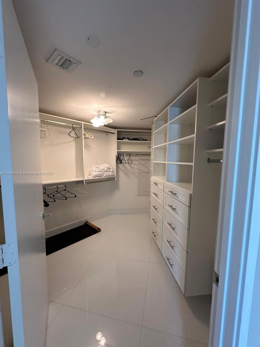 ST TROPEZ ON THE BAY II C - Residential Lease