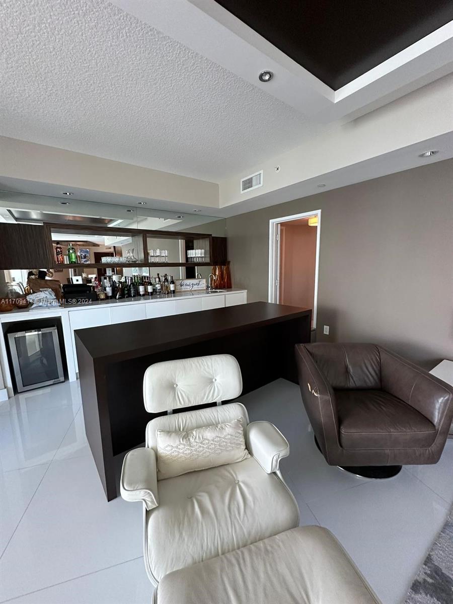 ST TROPEZ ON THE BAY II C - Residential Lease