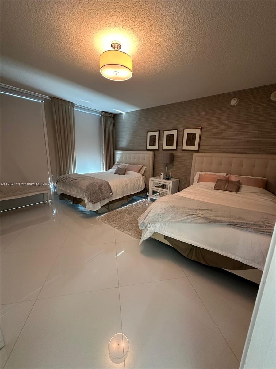 ST TROPEZ ON THE BAY II C - Residential Lease