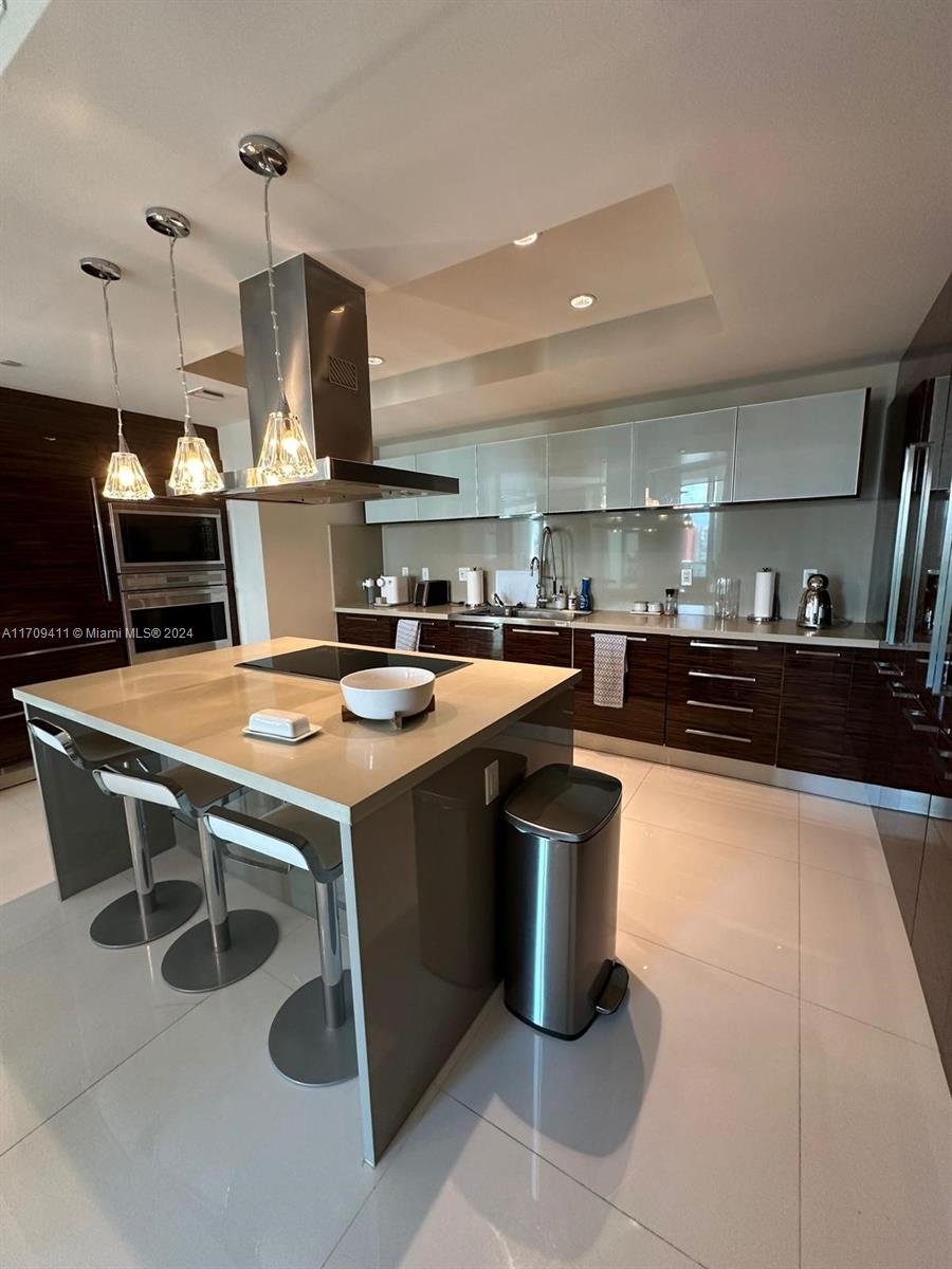 200 Sunny Isles Blvd 2-UPH2