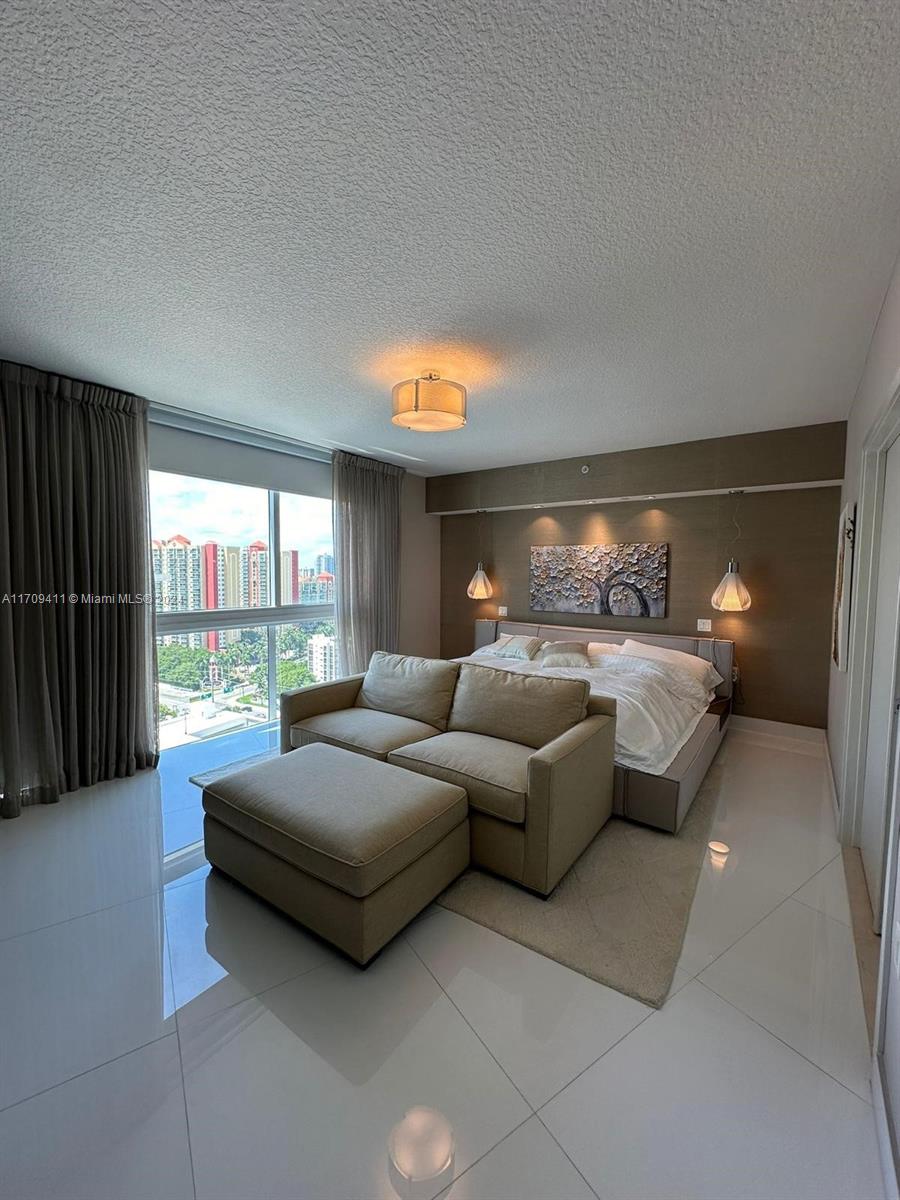 ST TROPEZ ON THE BAY II C - Residential Lease