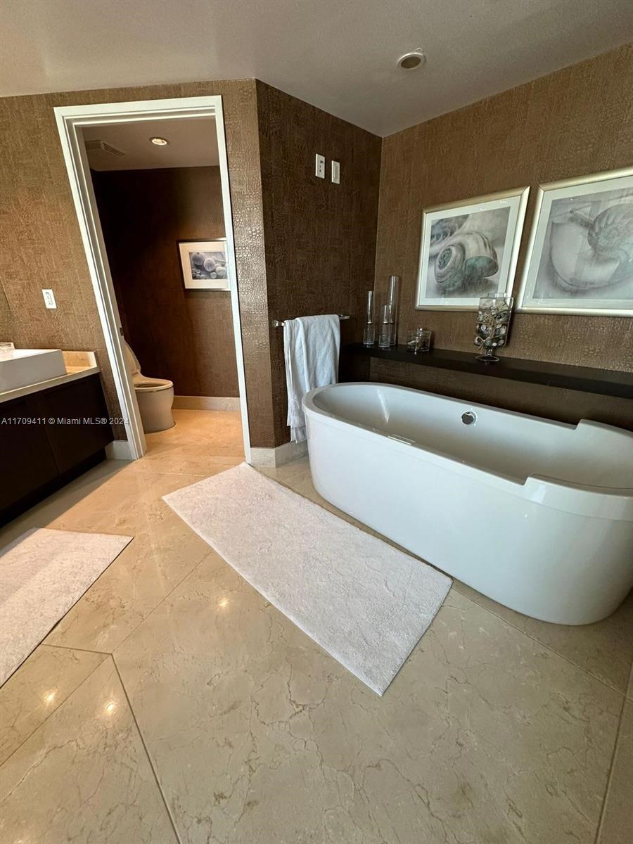 ST TROPEZ ON THE BAY II C - Residential Lease