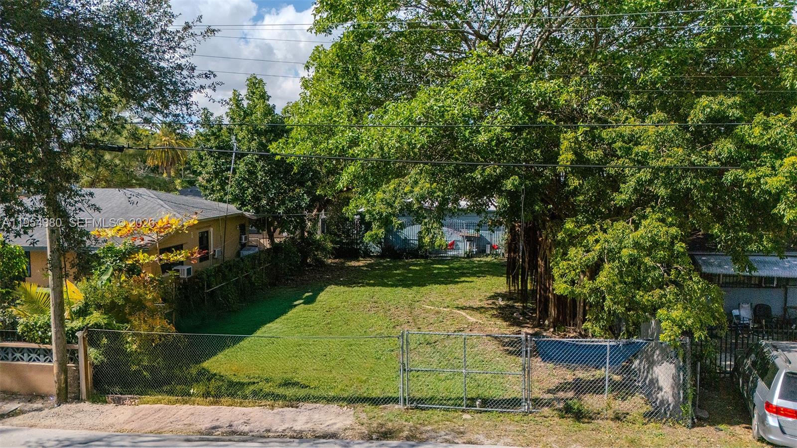 LITTLE RIVER GARDENS - Land