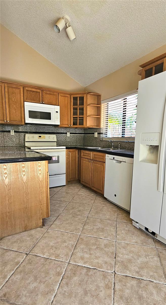 LAGO WEST CLUSTER HOMES - Residential