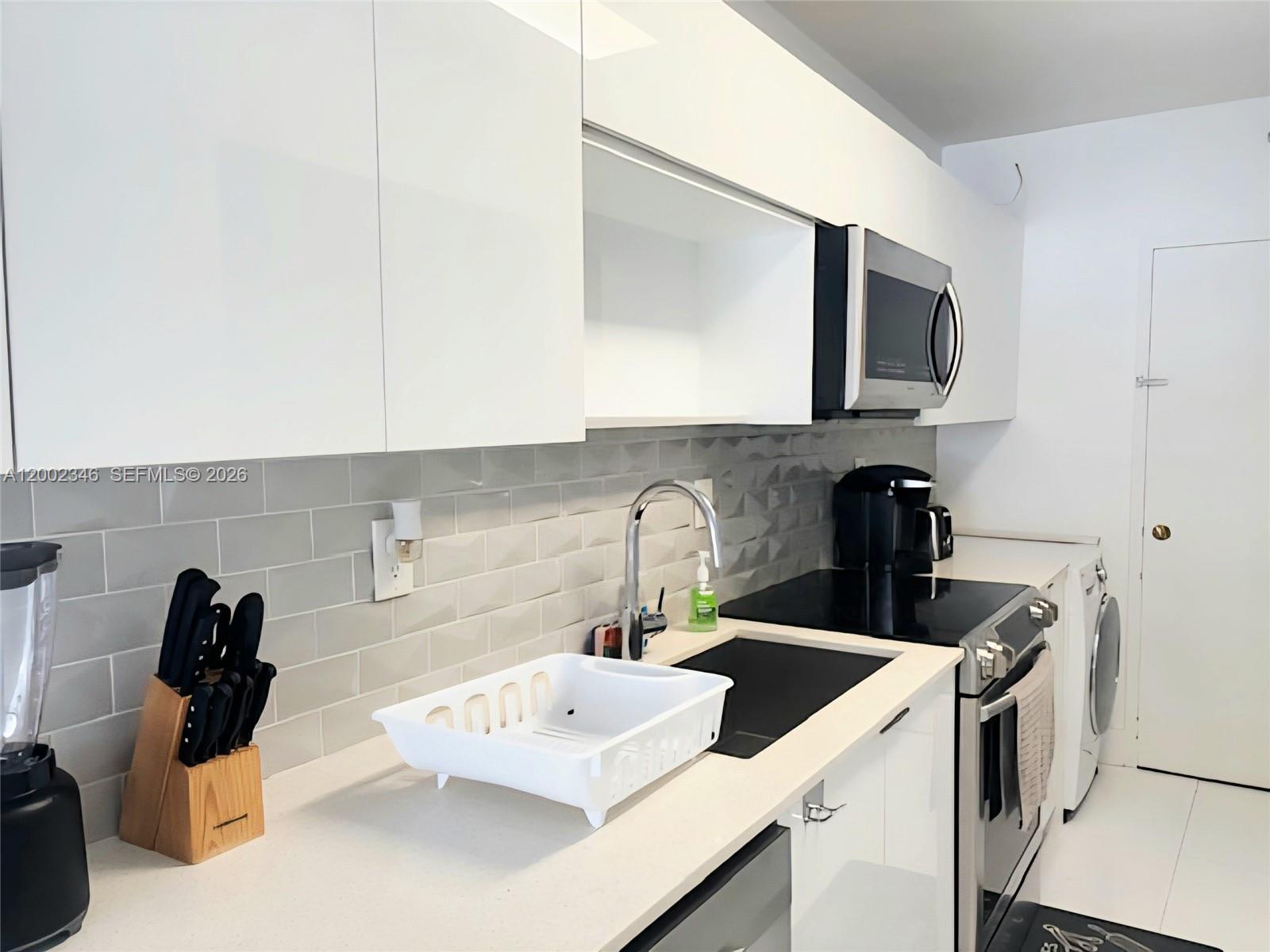 THE DECOPLAGE CONDO - Residential Lease