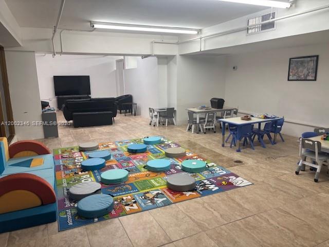 THE DECOPLAGE CONDO - Residential Lease