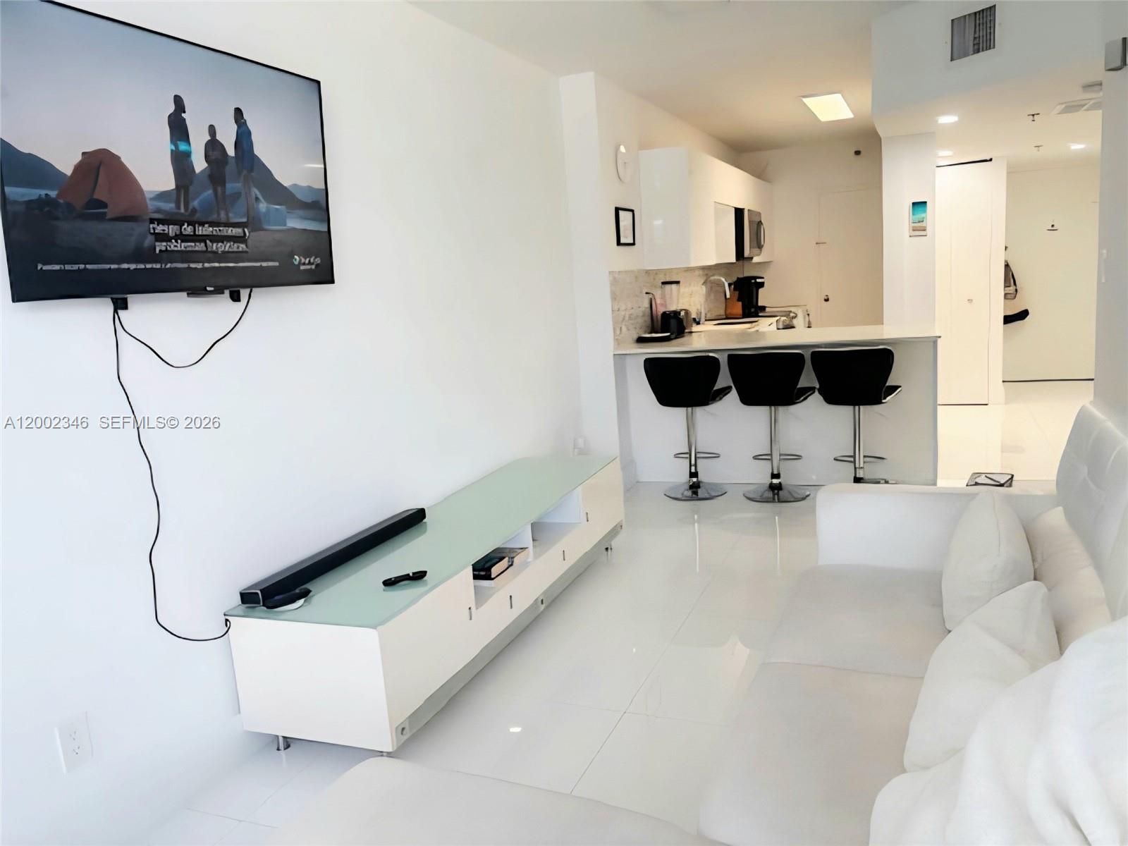 THE DECOPLAGE CONDO - Residential Lease