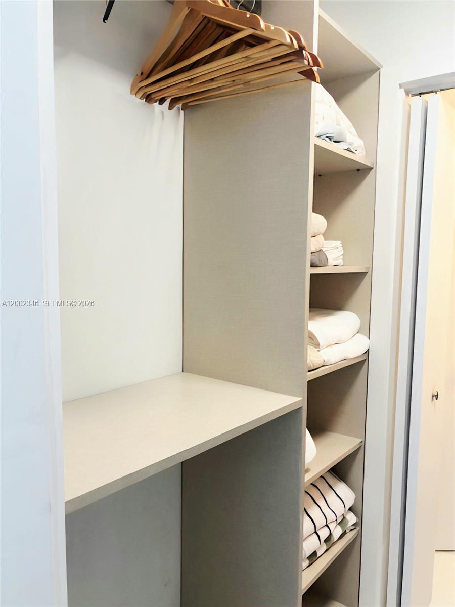 THE DECOPLAGE CONDO - Residential Lease