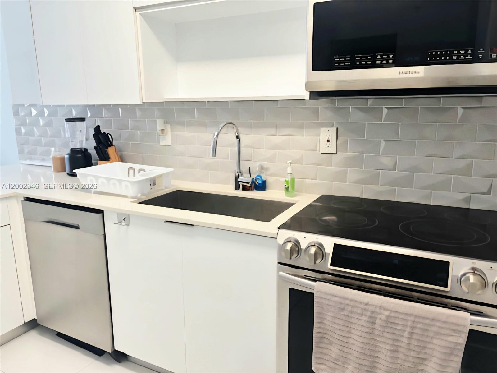 THE DECOPLAGE CONDO - Residential Lease