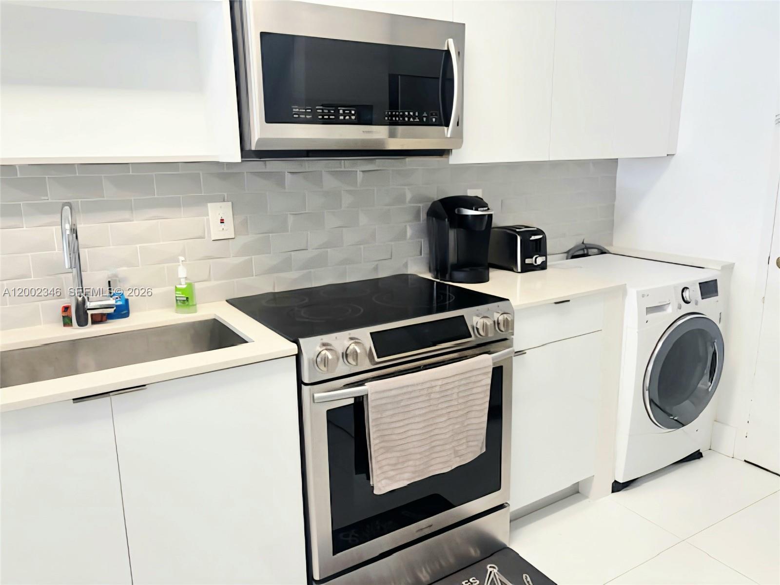 THE DECOPLAGE CONDO - Residential Lease