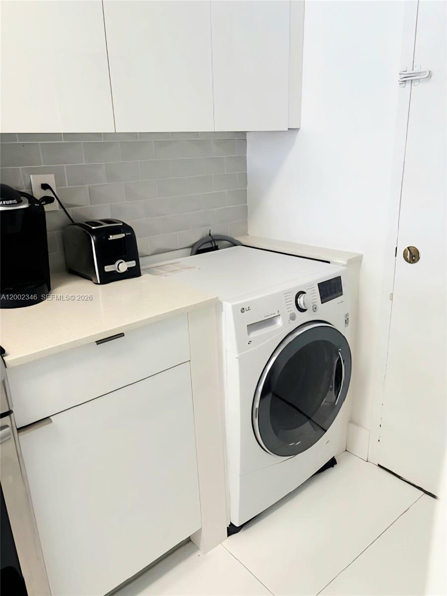 THE DECOPLAGE CONDO - Residential Lease