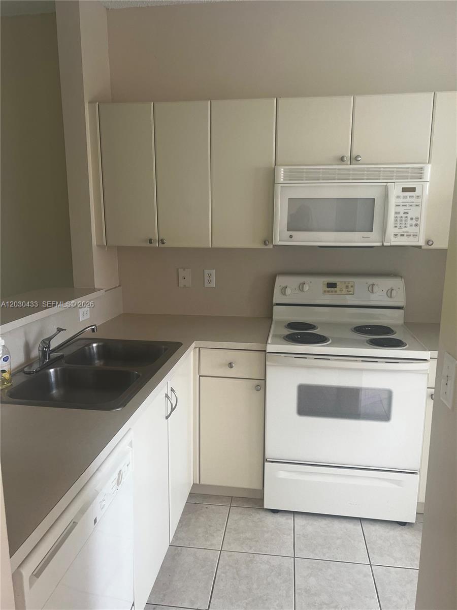 2322 SE 23rd Ave 2322
