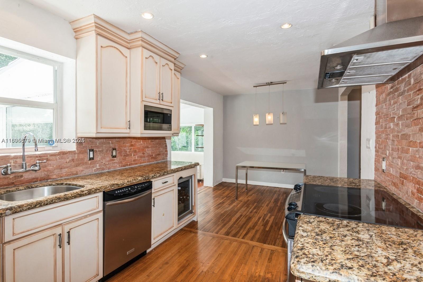 GRANADA TERR - Residential Lease