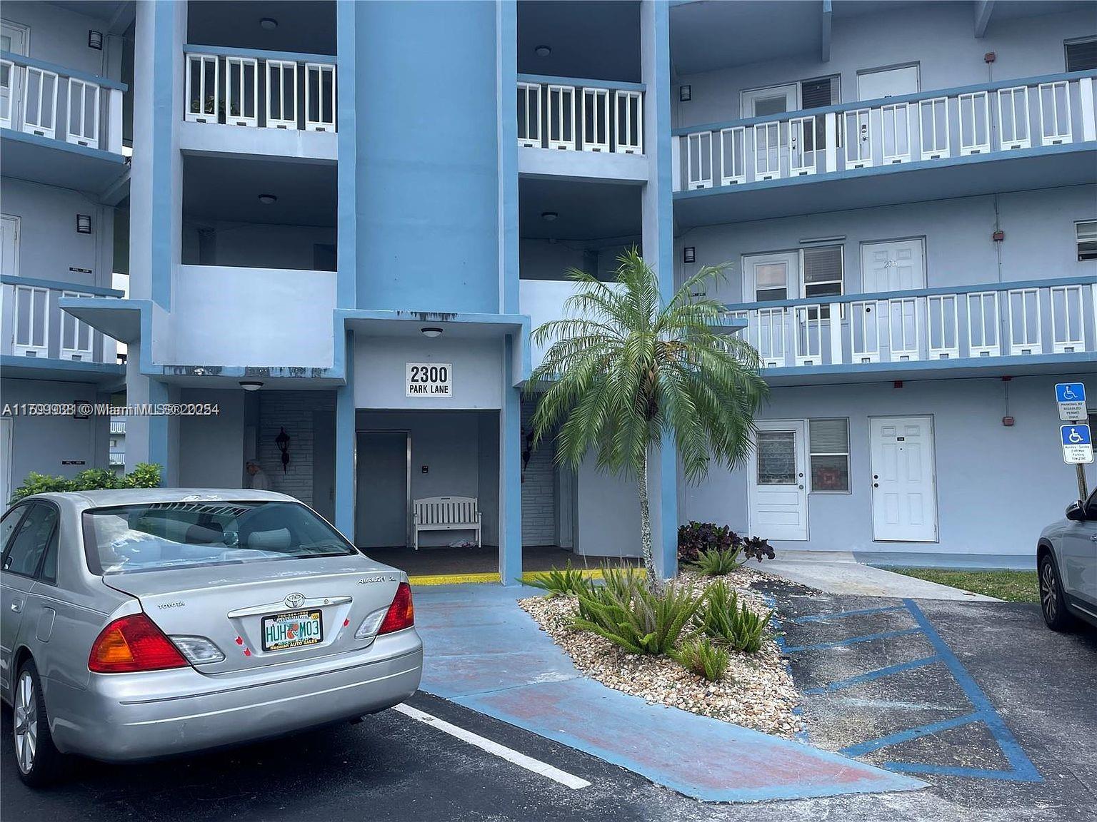 Property for Sale at 2300 Park Ln 314, Hollywood, Broward County, Florida - Bedrooms: 2 
Bathrooms: 2  - $229,900