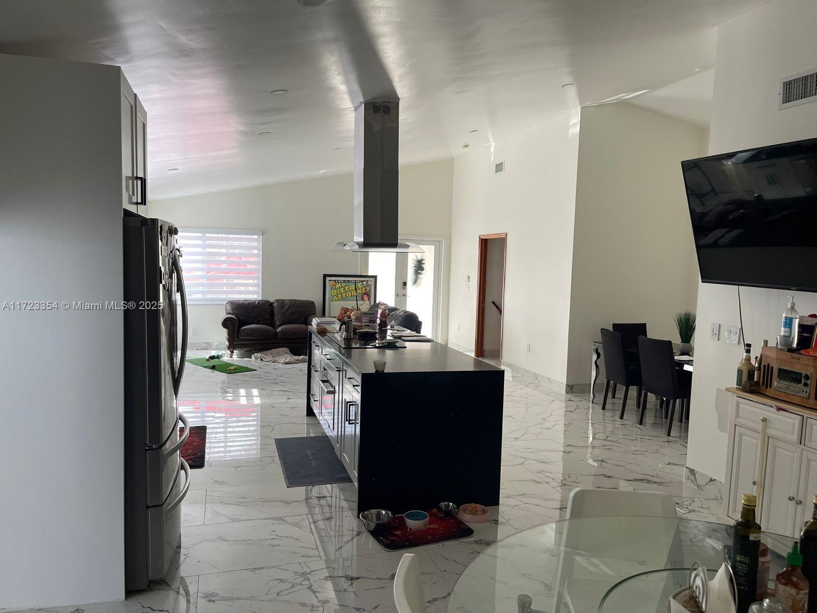 VENEZIA HOMES ESTATES IST - Residential