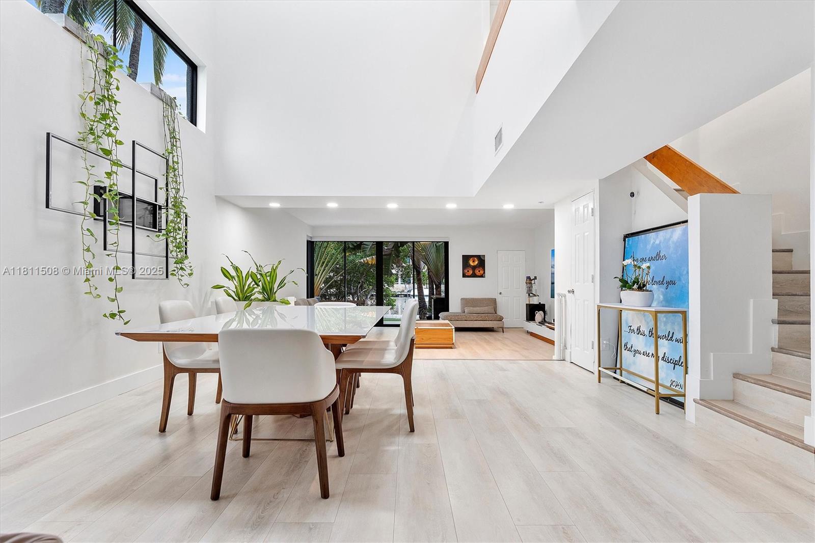 300 Poinciana Dr 702