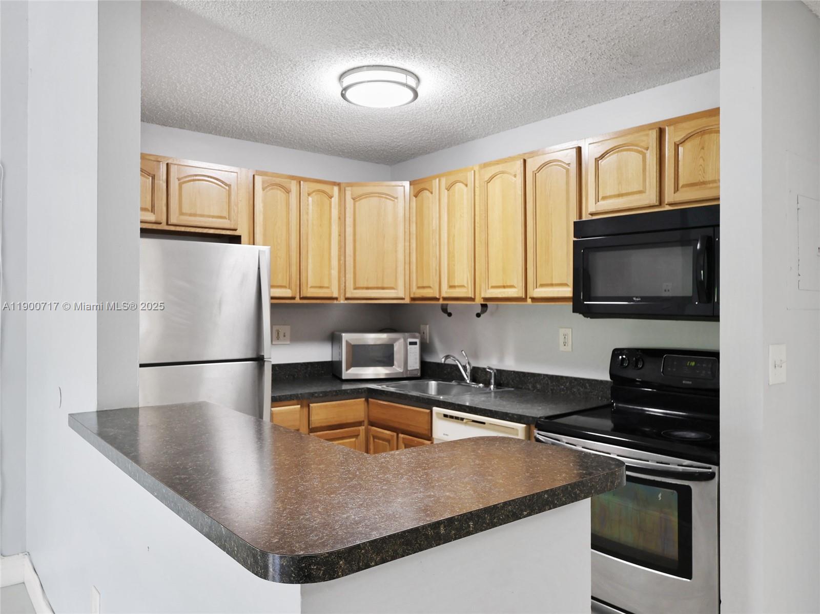 15520 SW 80th St B-301, Miami, FL, 33193/$259,990 3 15520 SW 80th St B-301