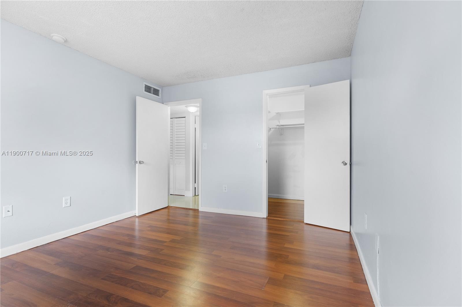 THE COURTS AT KENDALL CON - Residential
