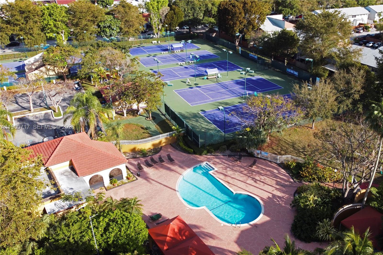 THE COURTS AT KENDALL CON - Residential