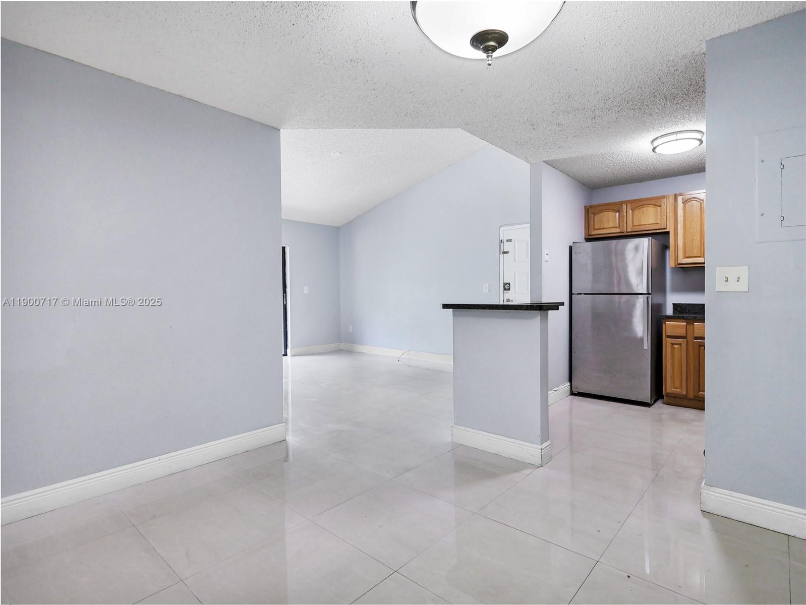 THE COURTS AT KENDALL CON - Residential