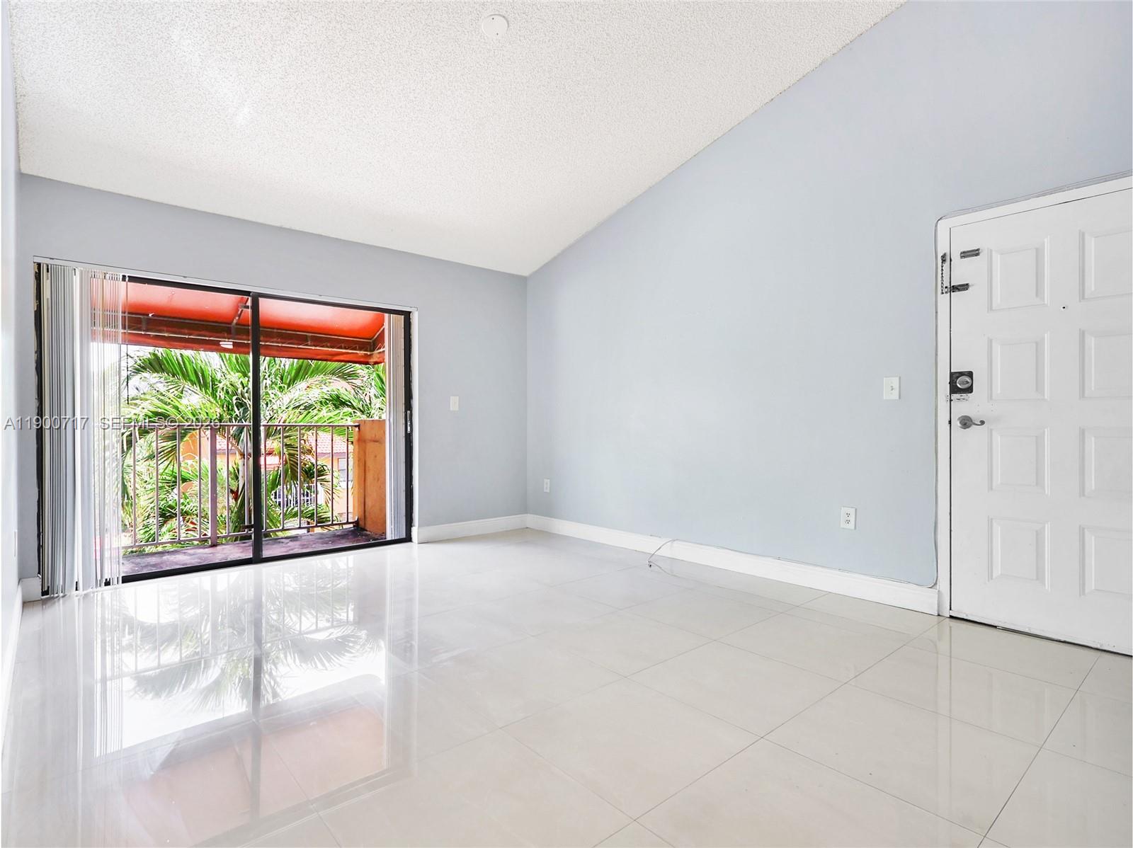 THE COURTS AT KENDALL CON - Residential