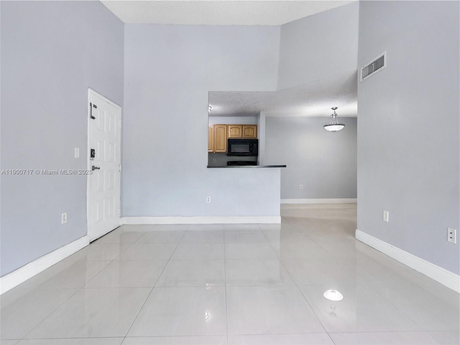 THE COURTS AT KENDALL CON - Residential