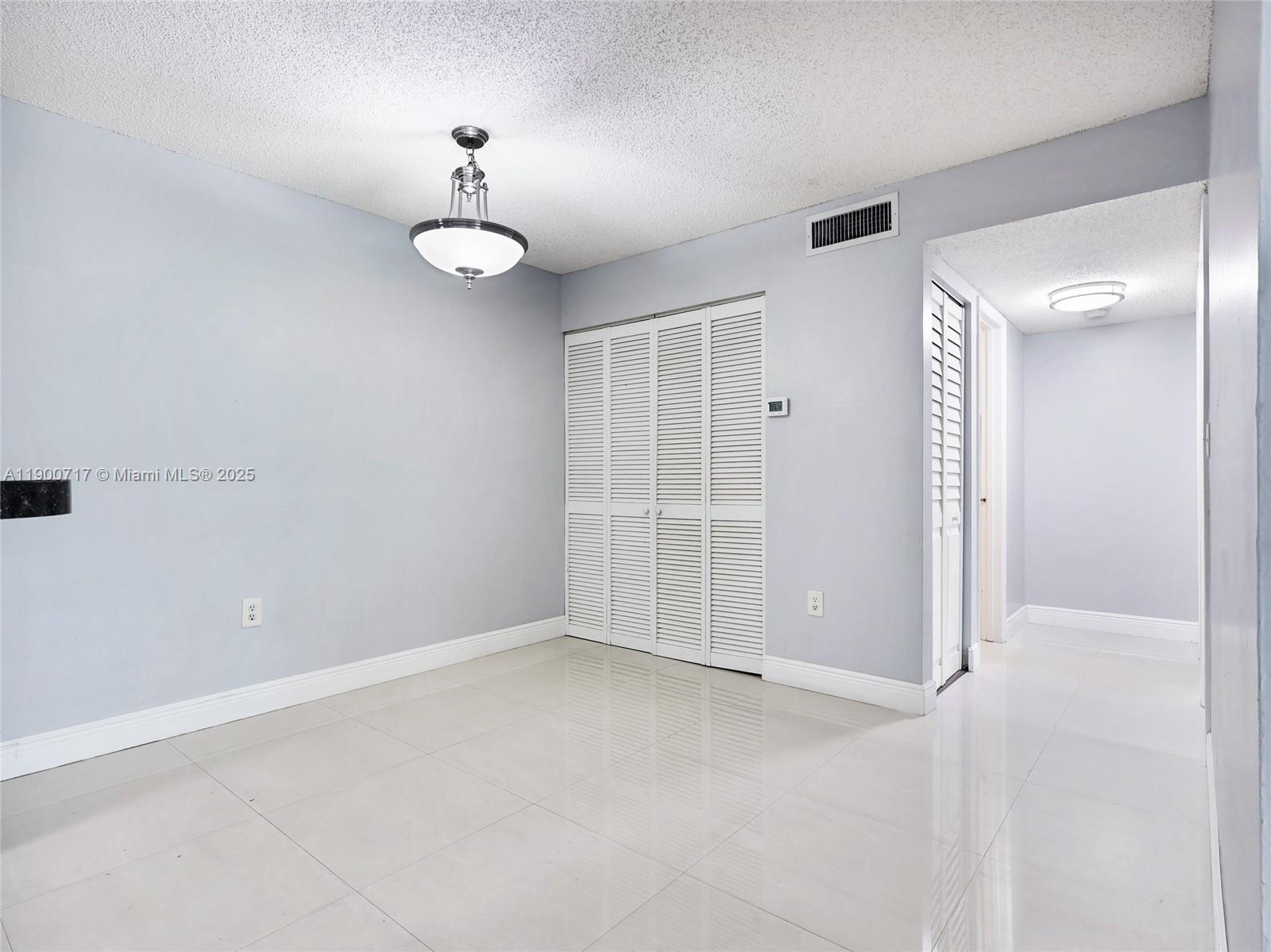 THE COURTS AT KENDALL CON - Residential