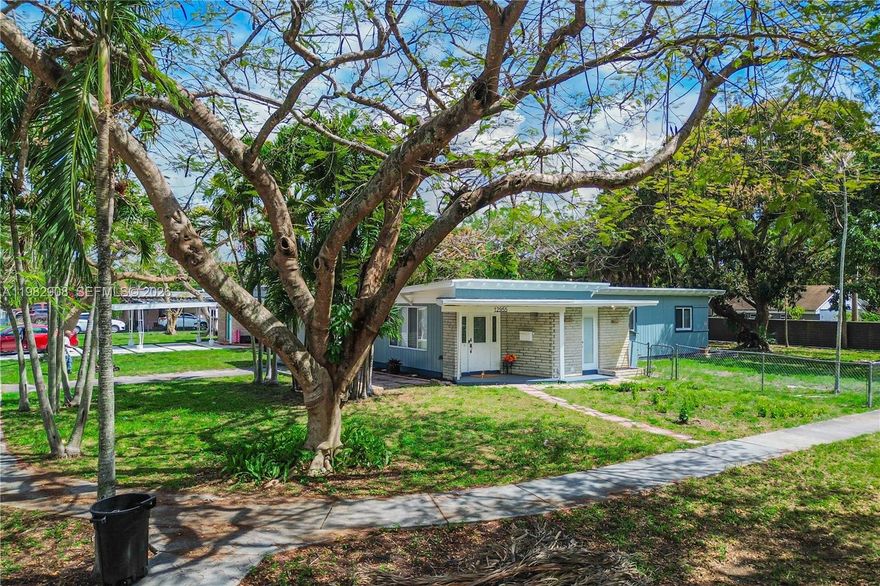 SPACIOUS SINGLE FAMILY HOME ON LARGE CORNER LOT (76.2'X140'). 2 BED/2 BATH, EASILY CONVERTIBLE TO 3 BEDROOMS. RECENTLY INSTALLED HURRICANE IMPACT WINDOWS DRENCH THE INTERIOR IN NATURAL LIGHT. NEW ROOF IN 2025 WITH TRANSFERRABLE  WARRANTY. WELL MAINTAINED PROPERTY THROUGHOUT. QUIET RESIDENTIAL NEIGHBORHOOD WITH QUICK & EASY ACCESS TO AREA SCHOOLS, SHOPPING ETC. ESTATE SALE SUBJECT TO PROBATE COURT APPROVAL. GENTLY PRICED FOR QUICK SALE. SHOWN BY APPOINTMENT ONLY.