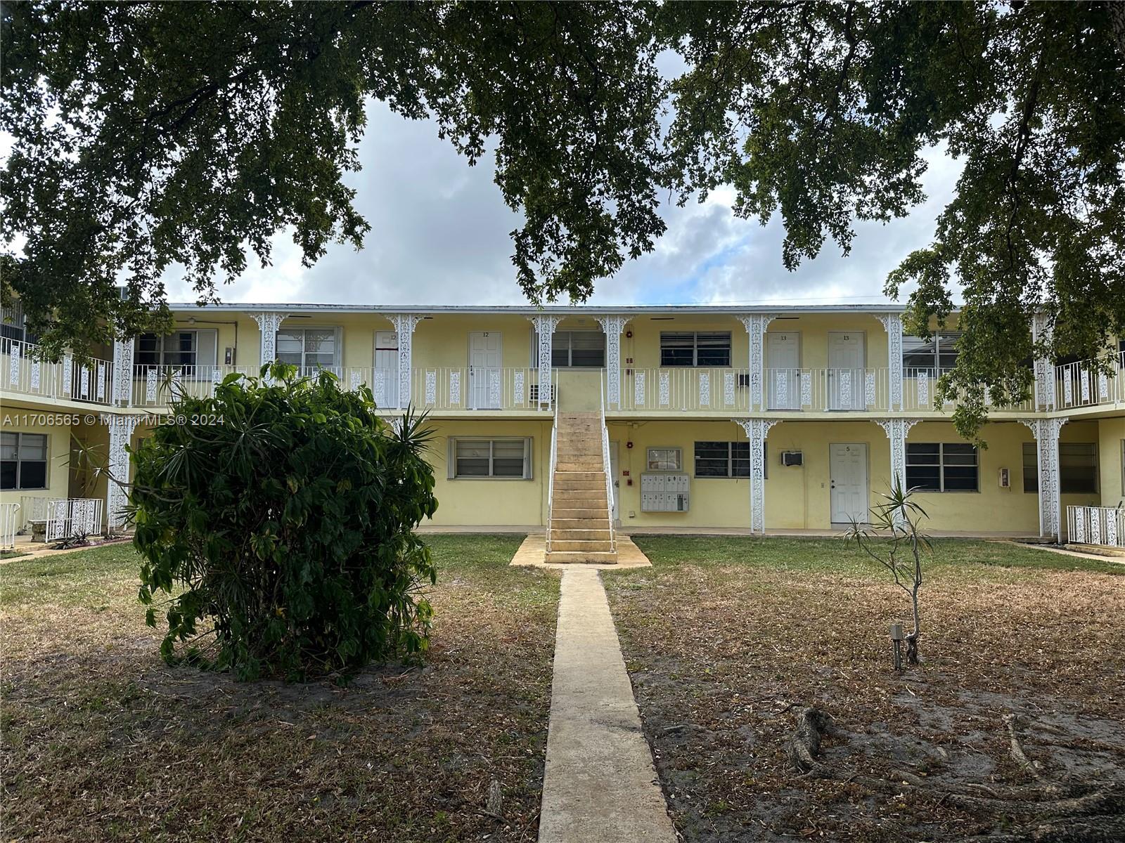 5400 Hollywood Blvd 13, Hollywood, Broward County, Florida - 1 Bedrooms  
1 Bathrooms - 