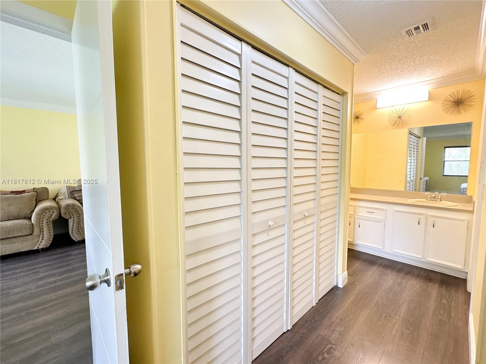 FOREST HILL VILLAS GARDEN - Residential