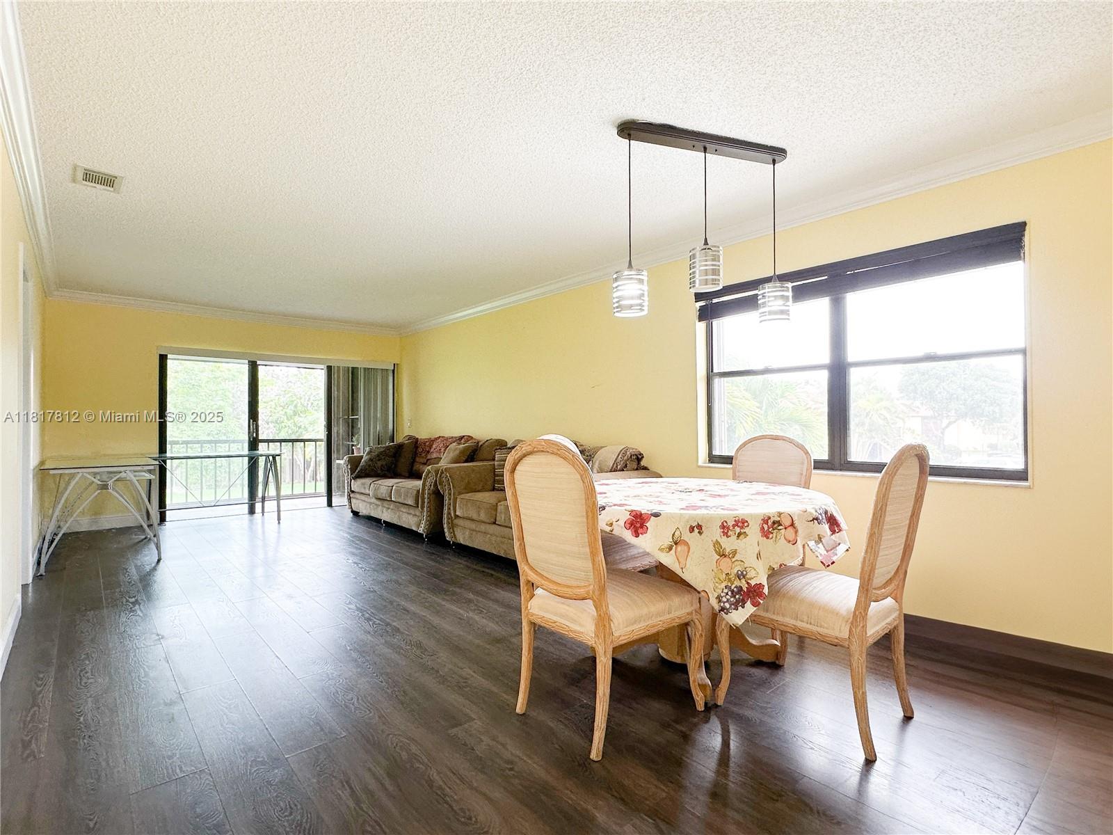 FOREST HILL VILLAS GARDEN - Residential