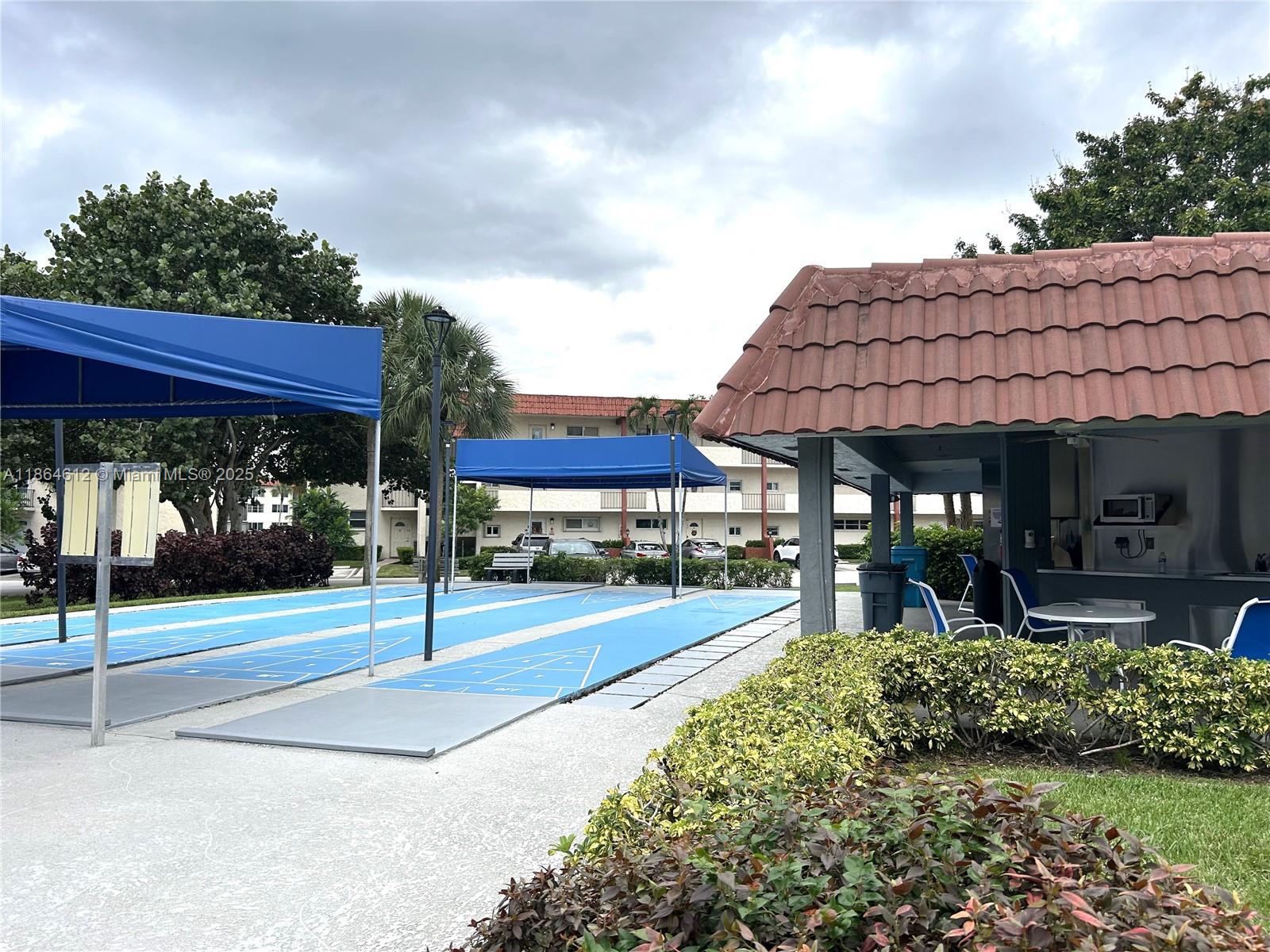 HOLLYBROOK GOLF AND TENNIS - Residential