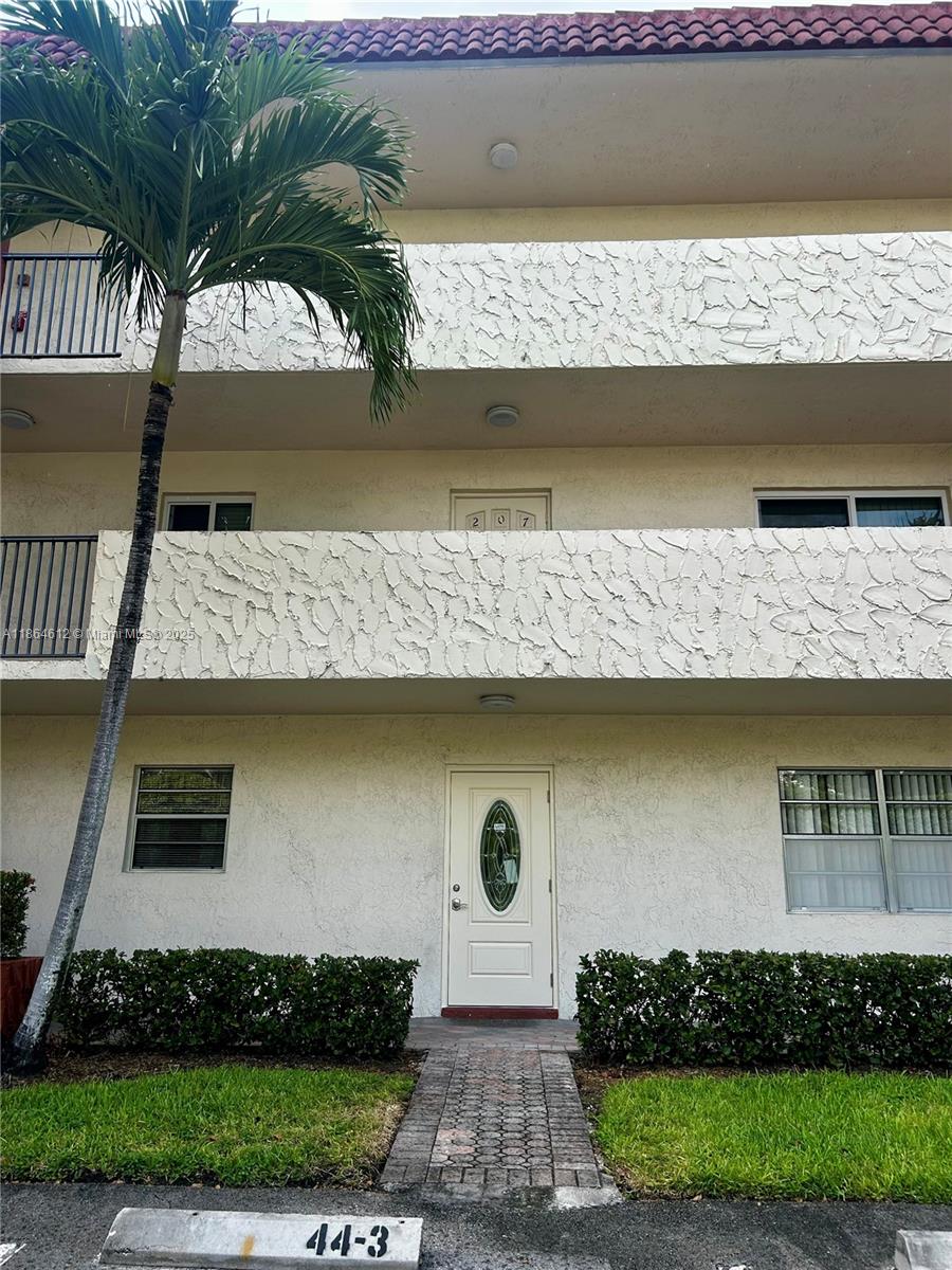 111 S Hollybrook Dr 107