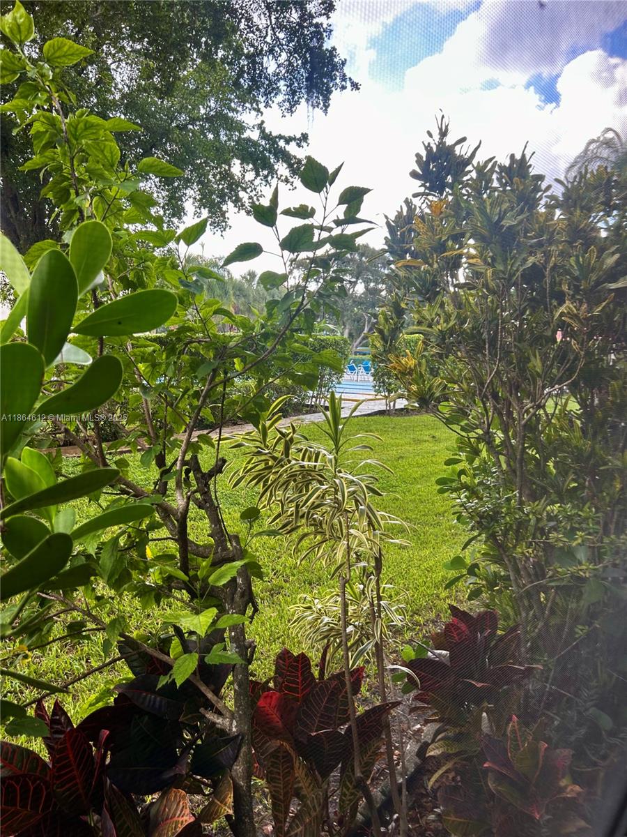 HOLLYBROOK GOLF AND TENNIS - Residential