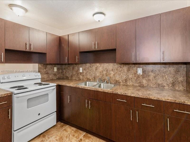 View photos, virtual tours, details... 19357 NW 29th Ave